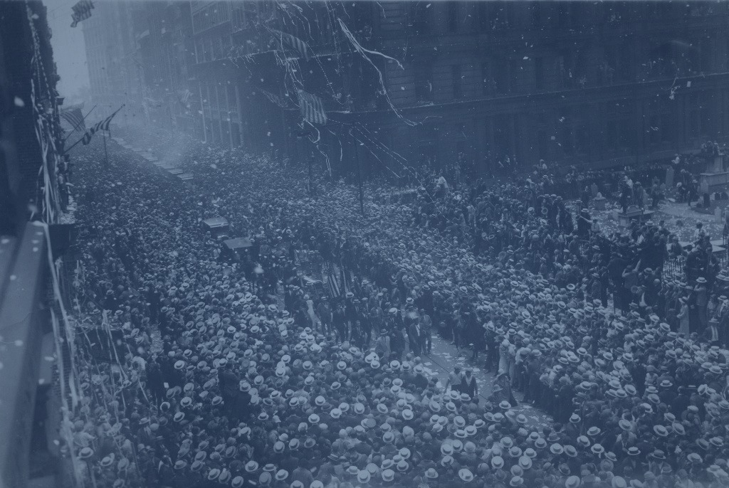 Atmospheric reproduction of a 1920s ticker-tape parade in Lower Manhattan